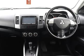 2009 Mitsubishi Outlander - Thumbnail