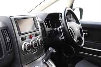 2008 Mitsubishi Delica - Thumbnail