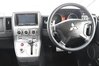 2007 Mitsubishi Delica - Thumbnail